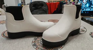 Stivaletti Ugg bianchi e neri