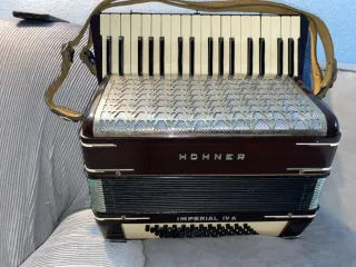 Acordeón Hohner Imperial IV A 60 bajos