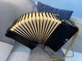 Acordeón Hohner Imperial IV A 60 bajos