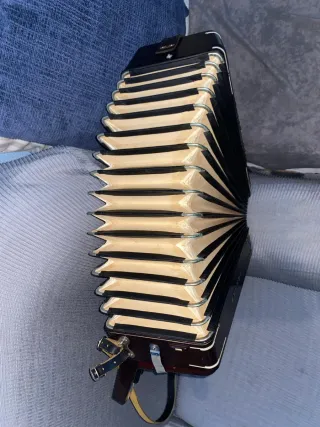 Acordeón Hohner Imperial IV A 60 bajos