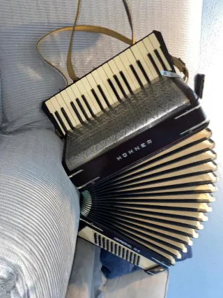 Acordeón Hohner Imperial IV A 60 bajos