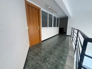 Local comercial en alquiler en Singuerlín - Can Franquesa - Les Oliveres en Santa Coloma de Gramanet