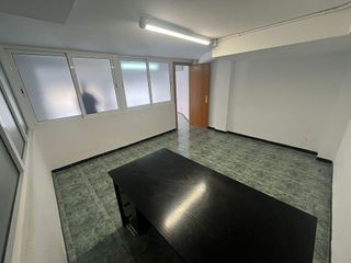 Local comercial en alquiler en Singuerlín - Can Franquesa - Les Oliveres en Santa Coloma de Gramanet