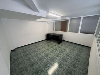 Local comercial en alquiler en Singuerlín - Can Franquesa - Les Oliveres en Santa Coloma de Gramanet