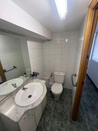 Local comercial en alquiler en Singuerlín - Can Franquesa - Les Oliveres en Santa Coloma de Gramanet