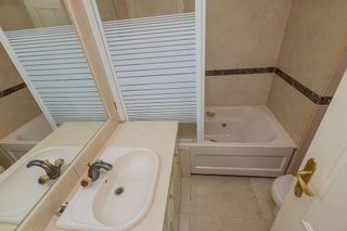 Piso en alquiler en Piovera - Conde Orgaz en Madrid