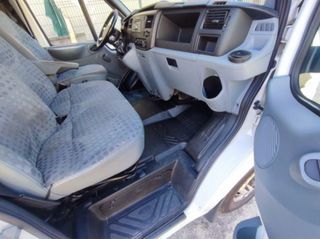 Ford Transit 330M 2.2 TDCi 100CV – Furgón