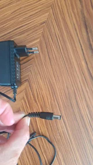 Adaptador de Corriente Fujia 12V 2A