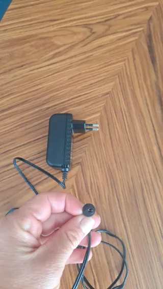 Adaptador de Corriente Fujia 12V 2A