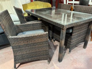 Conjunto mesa y sillas terraza ratán
