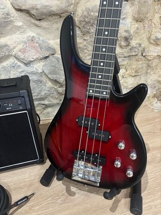 Bajo eléctrico con amplificador y accesorios NUEVO