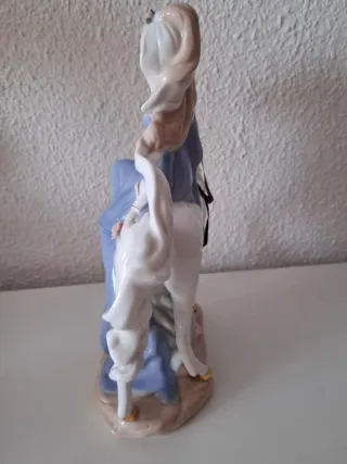 Figura porcelana mujer a caballo