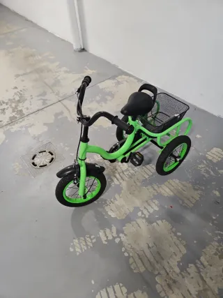 Bicicleta triciclo verde