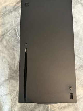 Consola Xbox Series X en caja con mando