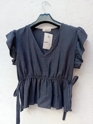 Blusa Mulaya gris con volantes