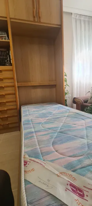 Mueble salón/dormitorio de madera clara