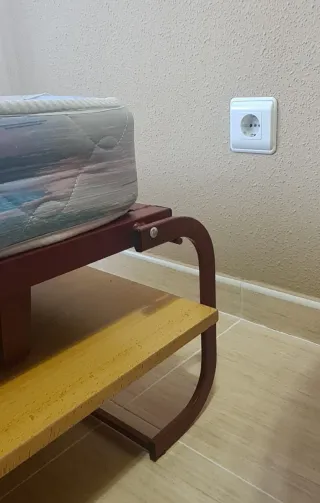 Mueble salón/dormitorio de madera clara