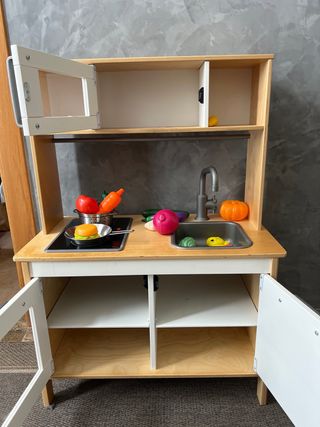 Cocinita de juguete Ikea con accesorios
