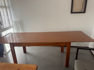Mesa de comedor de madera