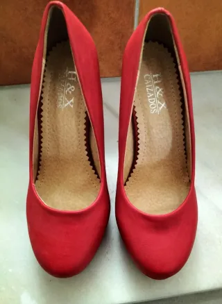 Zapatos de tacón rojos