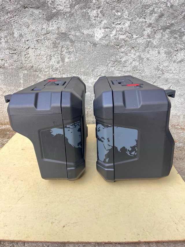 Africa Twin 1100 CRF1100L Honda laterales maletas