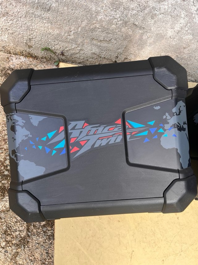 Africa Twin 1100 CRF1100L Honda laterales maletas