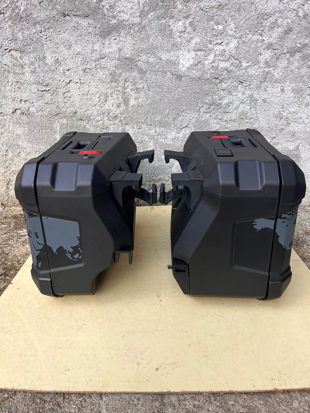 Africa Twin 1100 CRF1100L Honda laterales maletas