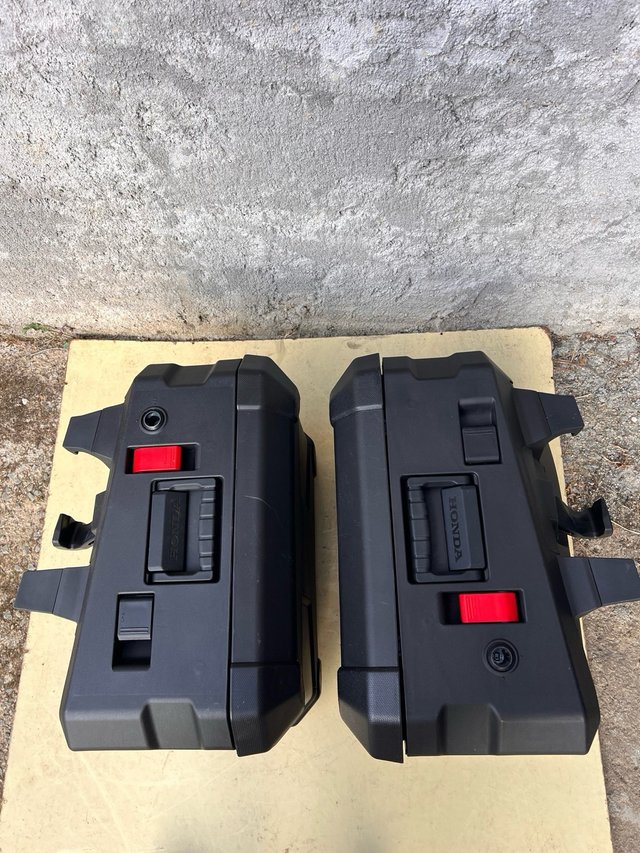 Africa Twin 1100 CRF1100L Honda laterales maletas