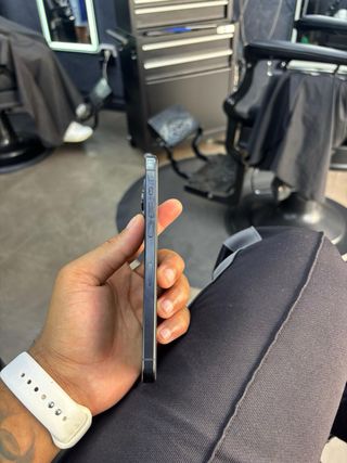 iPhone 15 Pro Max Gris - Como Nuevo