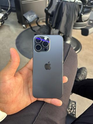 iPhone 15 Pro Max Gris - Como Nuevo