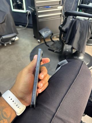 iPhone 15 Pro Max Gris - Como Nuevo