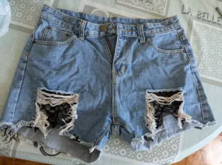 Shorts vaqueros rotos con red