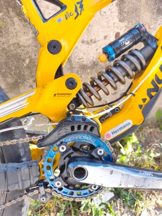 Bicicleta de descenso Nukeproof Pulse