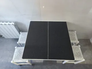 Mesa de 80 x 40 cm y 4 taburetes cocina