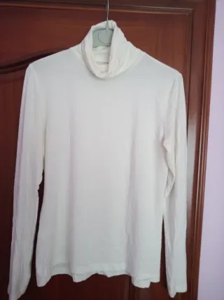 Polo cuello vuelto beige