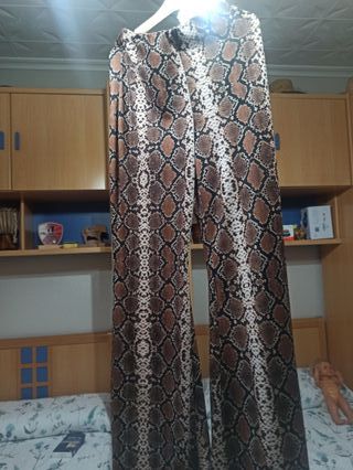 Lote Ropa Zara, mango, P. h. y Pull&Bear Beige.