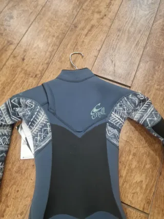 Oneill Epic 4/3mm Talla 8 Niña