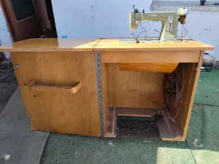 Máquina de coser Singer antigua