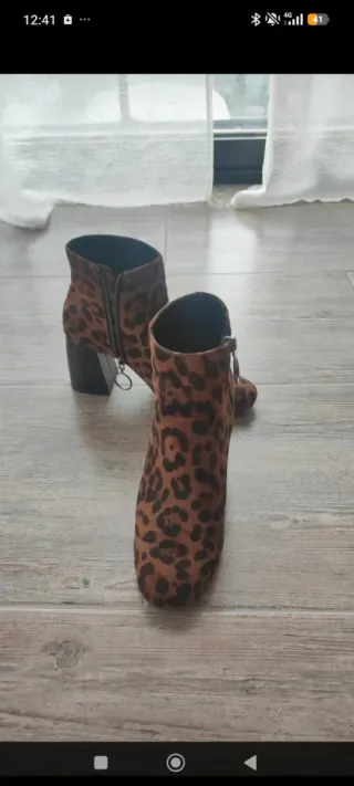 Botas de salto alto com estampa de leopardo
