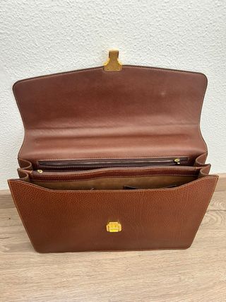 Maletín de piel marrón