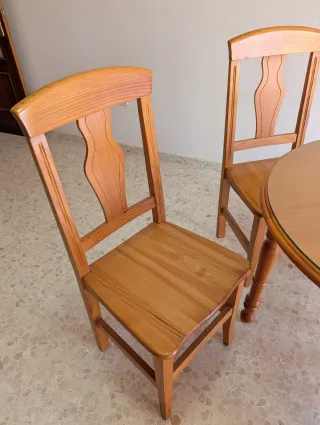Mesa redonda con cristal y 4 sillas
