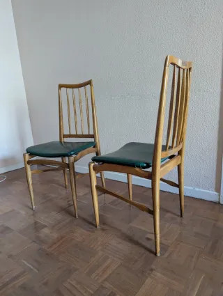 Dos sillas antiguas
