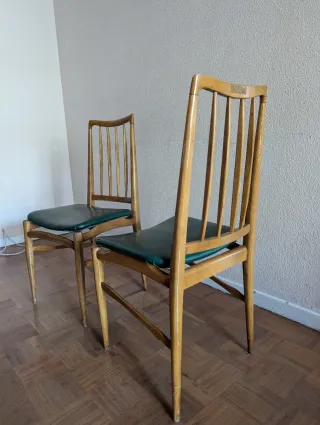 Dos sillas antiguas