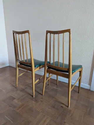 Dos sillas antiguas