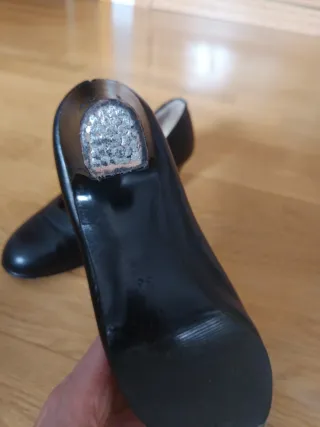 Zapatos de baile negros. Con tachuela