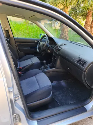 Volkswagen Golf 2003 muy cuidado