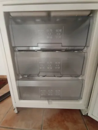 Frigorífico Combi Bosch modelo KGS3804 madera