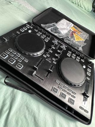 Controladora DJ Behringer CMD Studio 4A