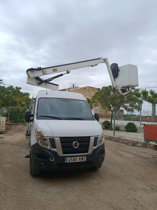 Nissan NV400 2019