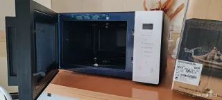 Microondas Grill Samsung 30L Blanco y negro